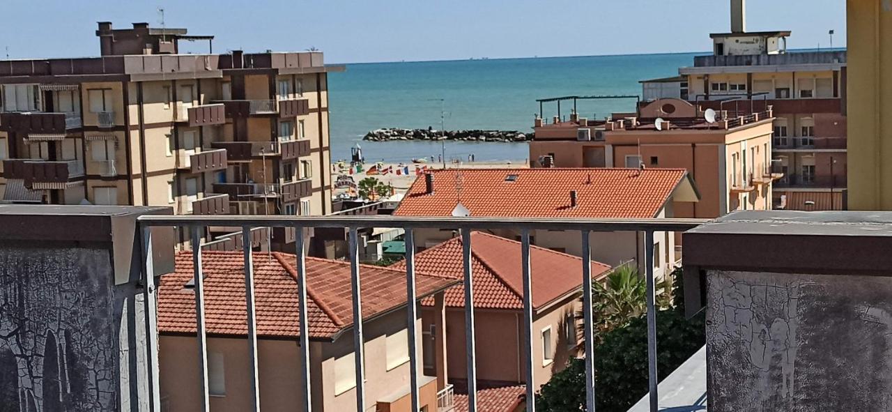 Casa Sciroc, profumo del mare. Appartamento Rimini Esterno foto